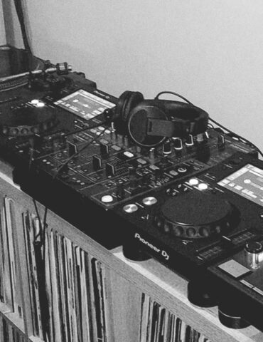how to grown your vinyl collection as a dj