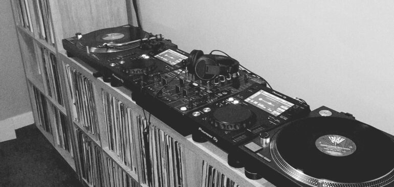 how to grown your vinyl collection as a dj